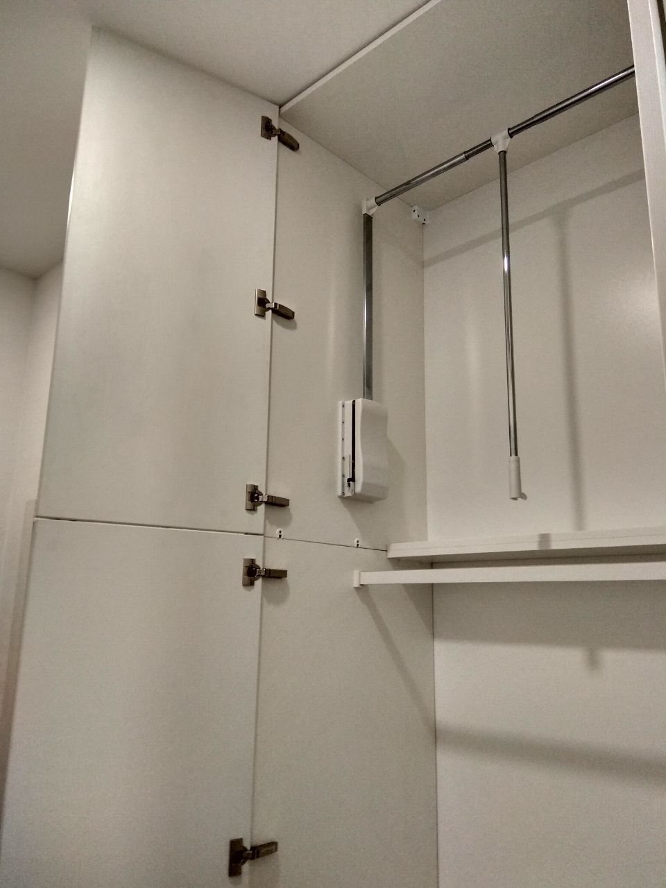 Schrankfronten aus Glas im Aluminiumprofil